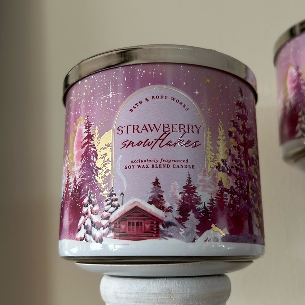 Bath and body works 3 wick candle!!